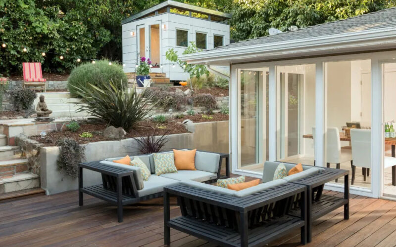 An Expert Game Plan for Designing a Backyard Deck That Feels Like a Private Escape