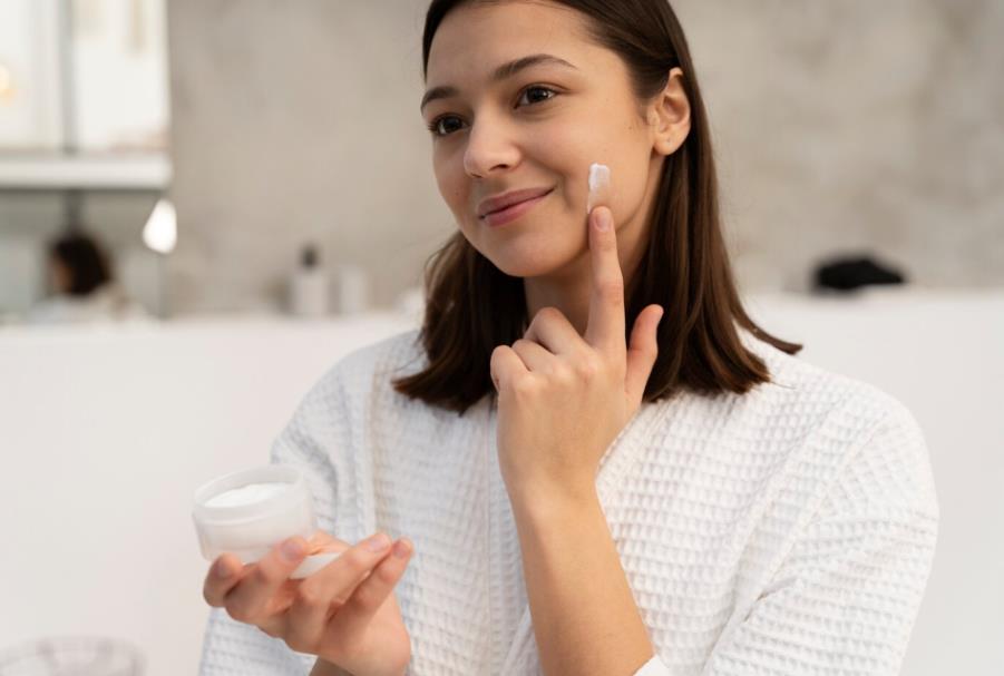 How Creme Dermopurifiante Reduces Blemishes 3