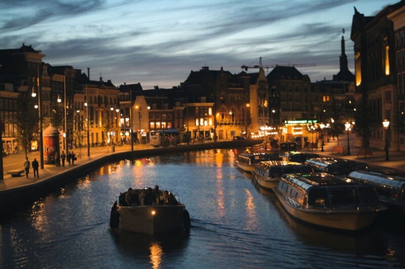How To Plan The Perfect Lovers Canal Cruise In Amsterdam 1