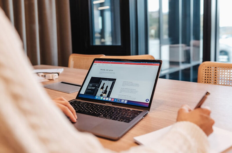 Significance of Partnering with Professionals for Web Page Design and SEO Services