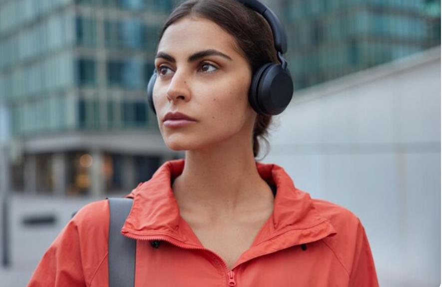 The Evolution and Impact of Bluetooth Headsets in Modern Life 2