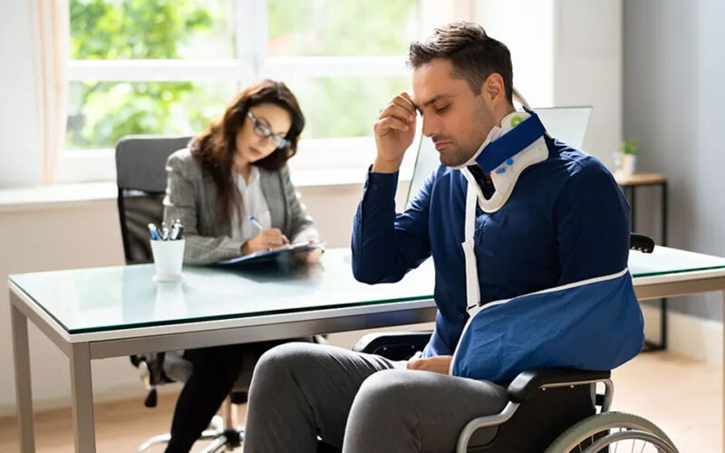 When To Hire a Personal Injury Lawyer After an Accident