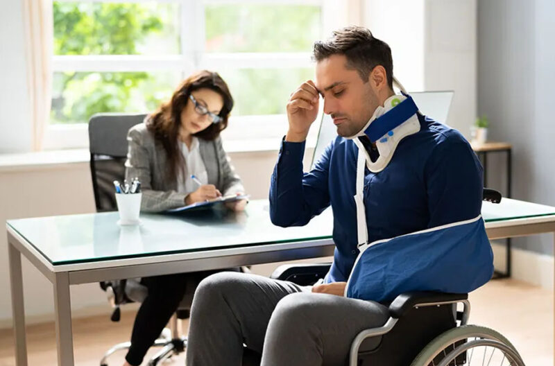 When To Hire a Personal Injury Lawyer After an Accident